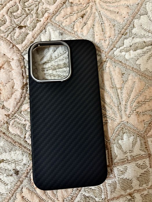 Карбоновый чехол с MagSafe на IPhone 16 Pro
