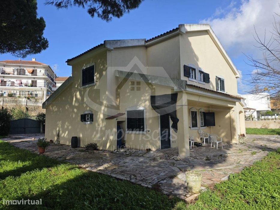 Moradia isolada T4 para arrendamento na Pontinha