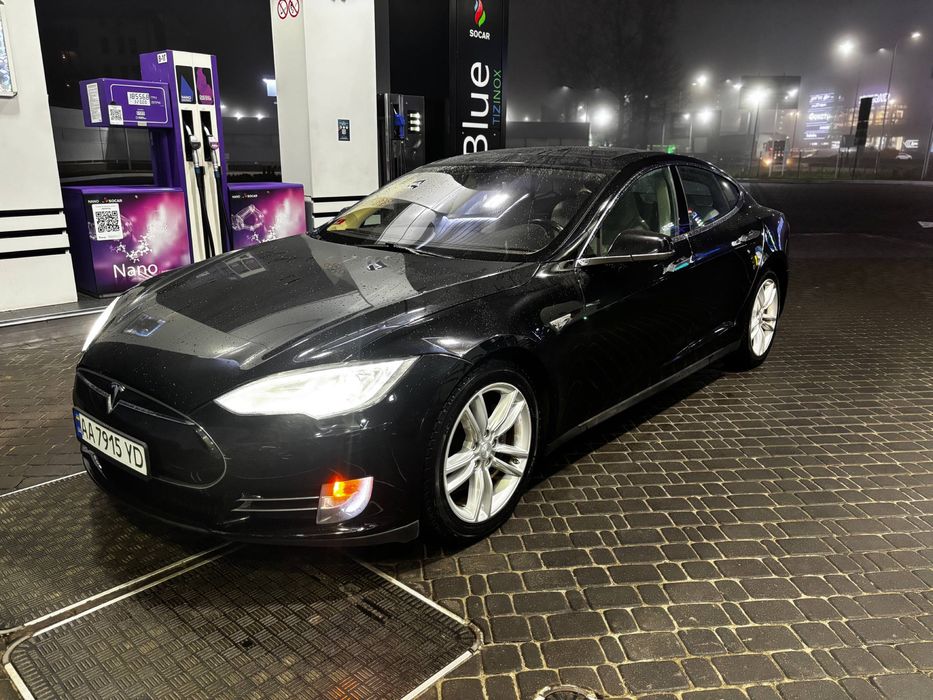 Оренда Tesla S подобово