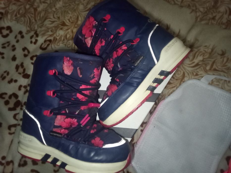 Adidas чобітки черевики уггі 31-31.5