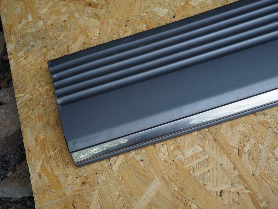 Listwa drzwi przód prawa mercedes w126 1 seria