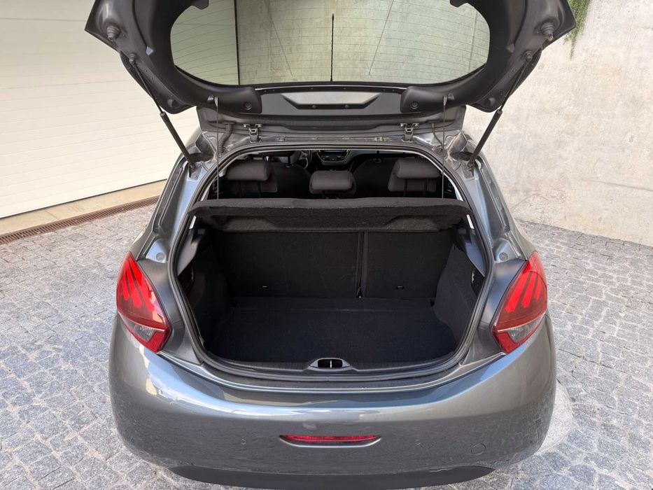 Peugeot 208 1.2 PureTech Style - Desde 92€/mês