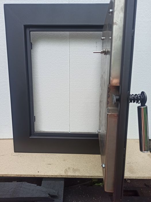 Дверця в коптильню утепленна з термометром, дверца для коптилки в печь