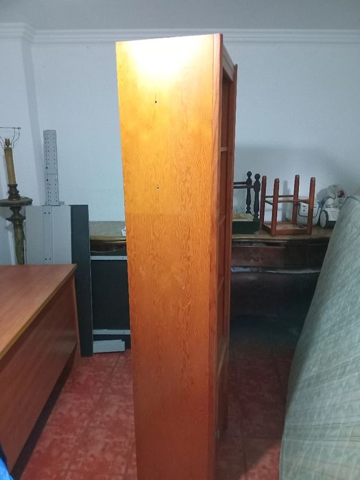 Cómoda móvel com gavetas