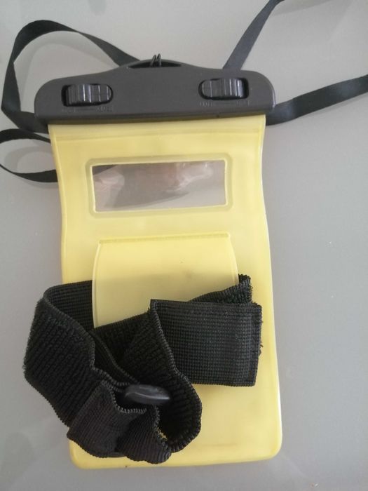 capa impermeável para telemóvel ou tablet	Funciona debaixo de água*