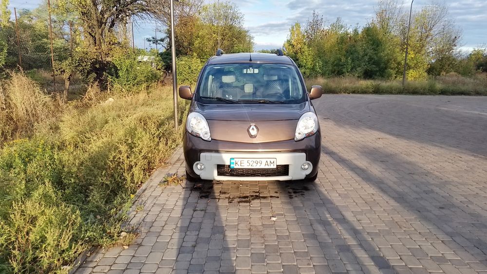 Продам Рено Кенго 2012.