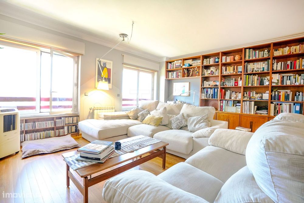 T3 Com 139 M², 2 Lugares De Garagem E Arrecadação | Telheiras, Lisboa