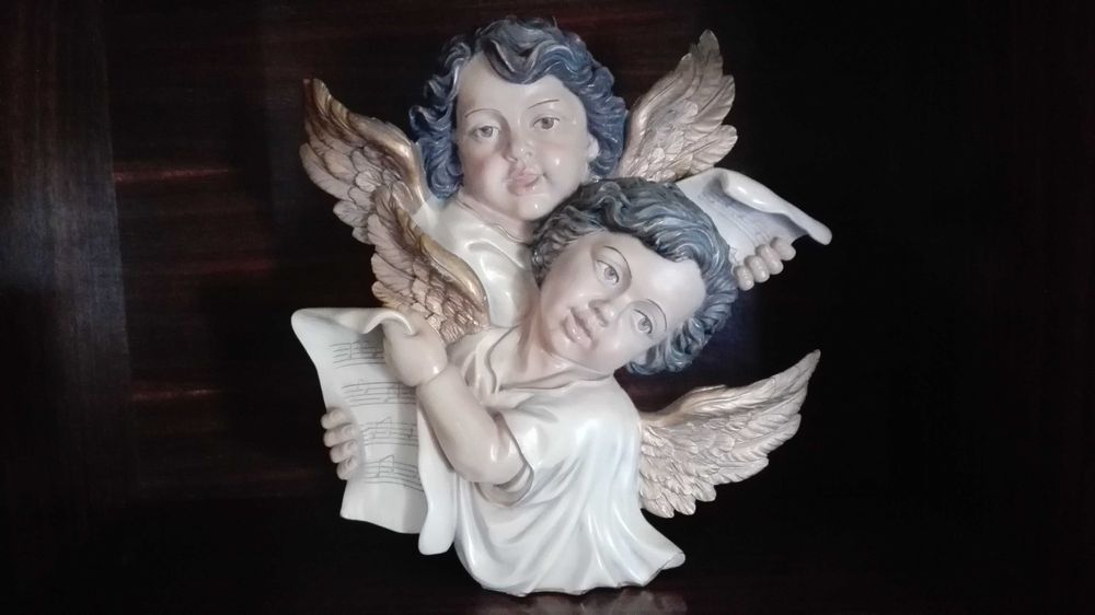 Vendo peça decorativa de arte sacra dois anjos.