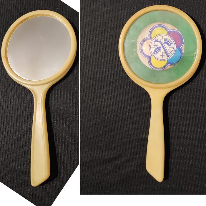 Винтажное зеркало на длинной ручке с символикой. Vintage