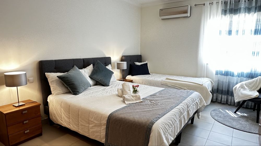 Apartamento T2 Férias Albufeira 6 Pax | Praia da Oura/Sta Eulália 5min | Condomínio Luxo c/ Piscinas+Garagem+AC | Proprietário - Desde 750€/sem