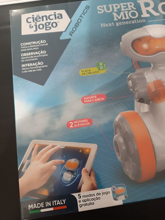 Super Robot. Brand New, Sealed in Original Box64284733610627123