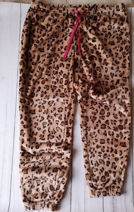 Dres Avon nowy 48/50