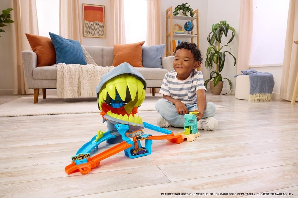 Трек Hot Wheels City Shark Chomp Beach