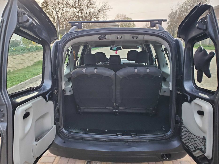 Dacia Logan MCV 7 місць