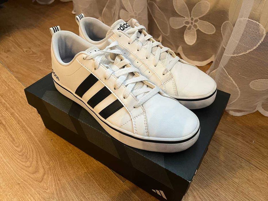 Męskie białe sneakersy Adidas