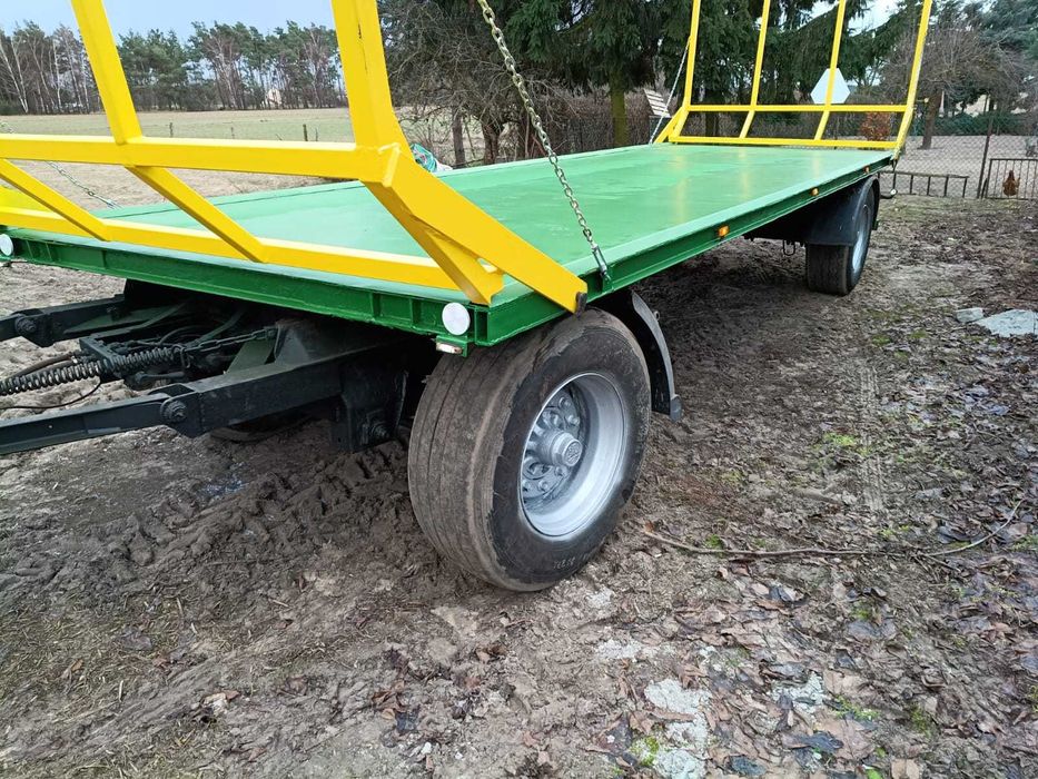 Przyczepa rolnicza do przewozu bel