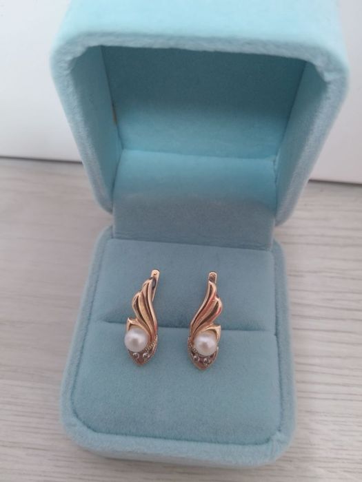 Золотые серьги с жесчугом