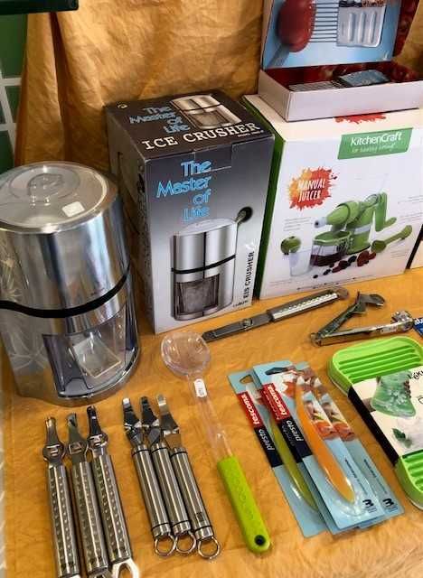 conjunto de utensílios de cozinha, artigo de excelente qualidade - novo -  c/ 50% de desconto