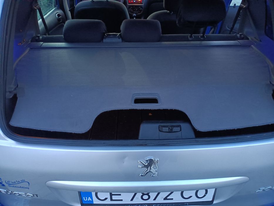 Автомобіль пежо206