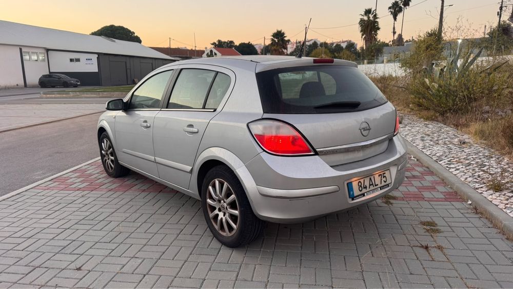 Opel Astra 1.3 CDTI foto 3