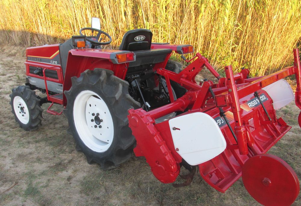 Trator  Yanmar F215 4WD com Alfaia Fresa