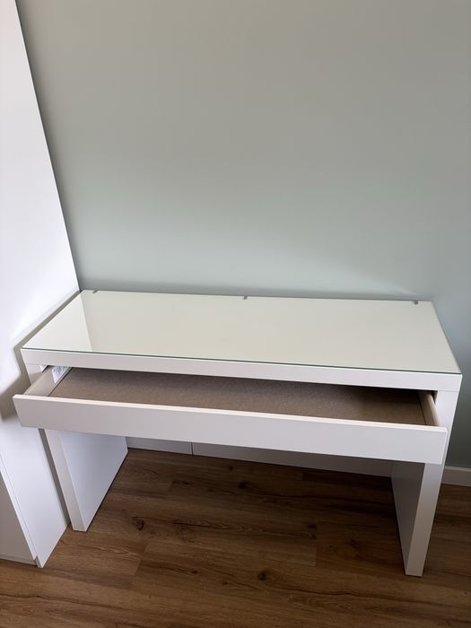 Toaletka Malm, krzesło Rosentorp IKEA