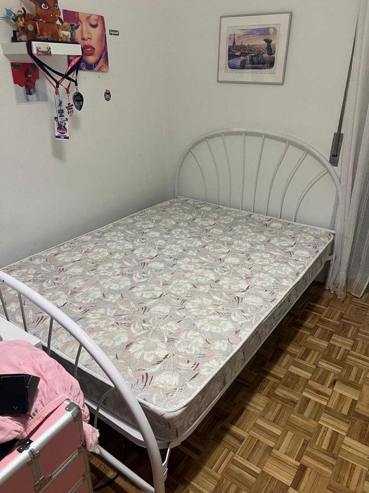 Baixa de preço: Cama de casal + estrado + colchão