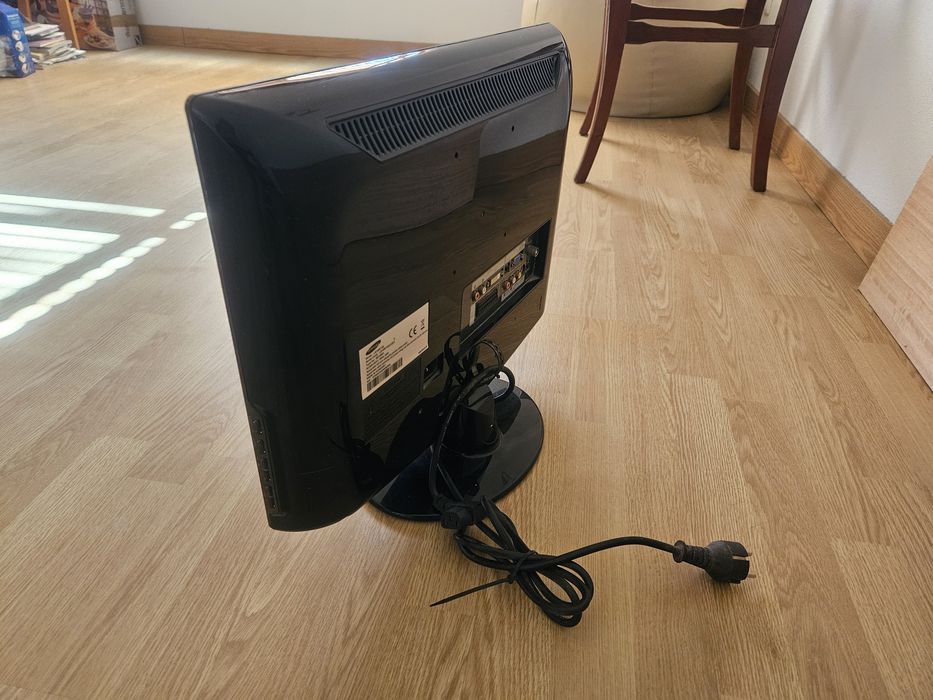 19" Samsung TV / Monitor64586197846530123