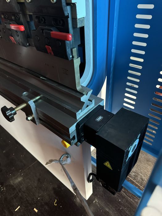 Листогибочный пресс CNC135х3200 с контроллером 4 оси