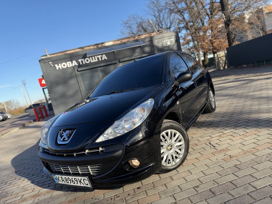 Продаю Пежо 206+ в дуже гарному та доглянутому стані! Авто не потребує ніяких вкладень. Дуже економна та надійна автівка. По кузову гнилі та іржі немає. Нічого фарбувати і тд не потрібно. Салон просто вау, максимально акуратна та бережлива експлуатація. По електриці справна, все працює. Ходова обслуговувалась, тому без зауважень. Двигун як годинник, масла не бере. Підсумуємо, авто як зовнішньо, так і внутрішньо в гарному стані. Пробіг рідний. Ціна кінцева, без торгу. Телефонуйте.