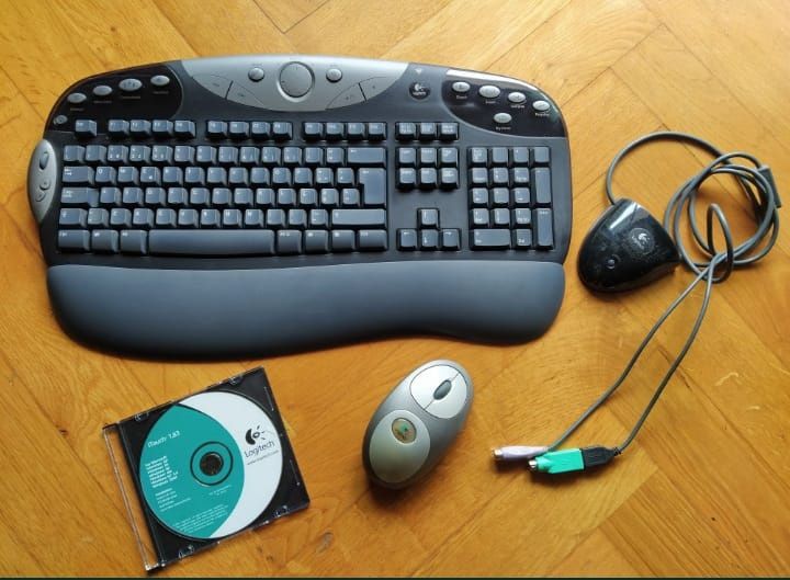 Monitor ACER, teclado + rato Logitech iTouch, câmara Microsoft e USB