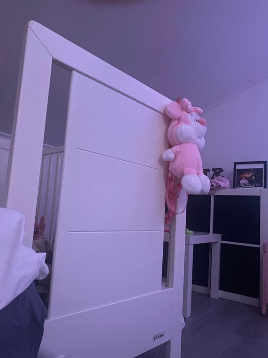 Berço em cor branca