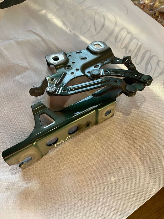 Петля завіса капоту права Mini Cooper F55, F56, F57