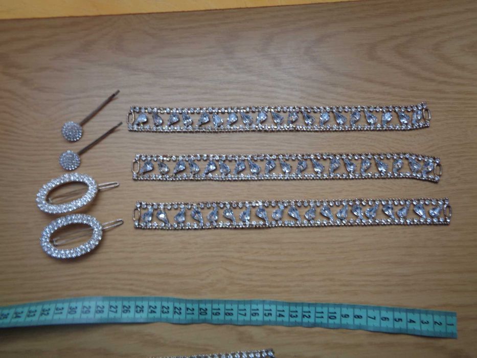 ozdobne paski do sukienki i spinki