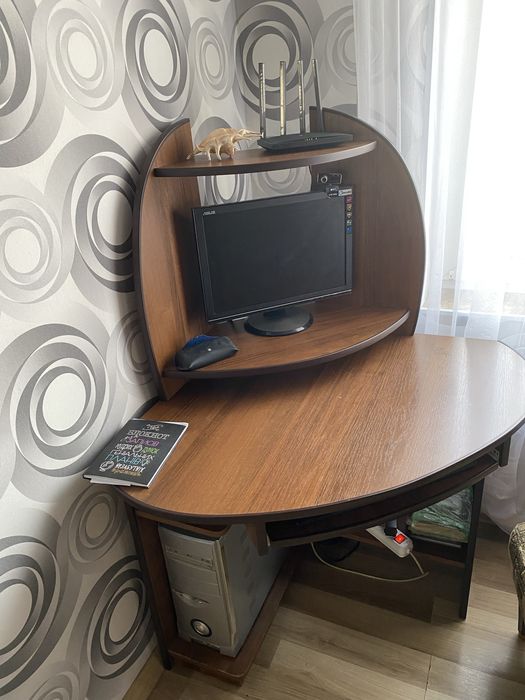 Компютерний стіл