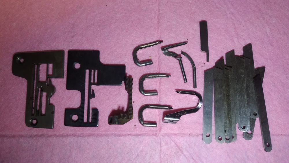 Запчастини для швейних машин і оверлоків.