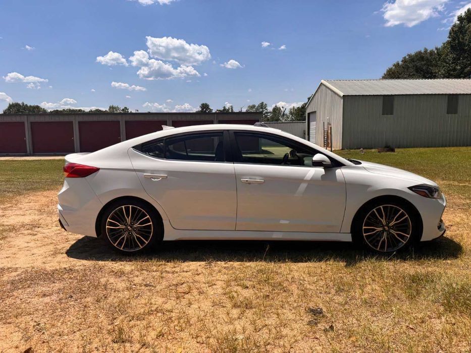 Hyundai Elantra Sport      2017