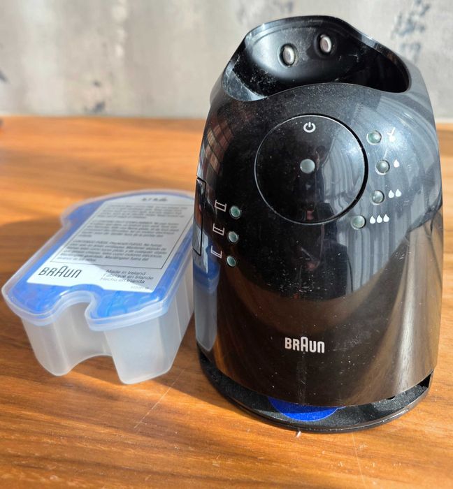 Станція очищення та зарядки Braun Clean & Renew (Series 7)