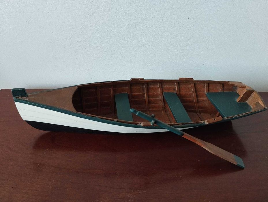 Canoa Barcaça em Madeira