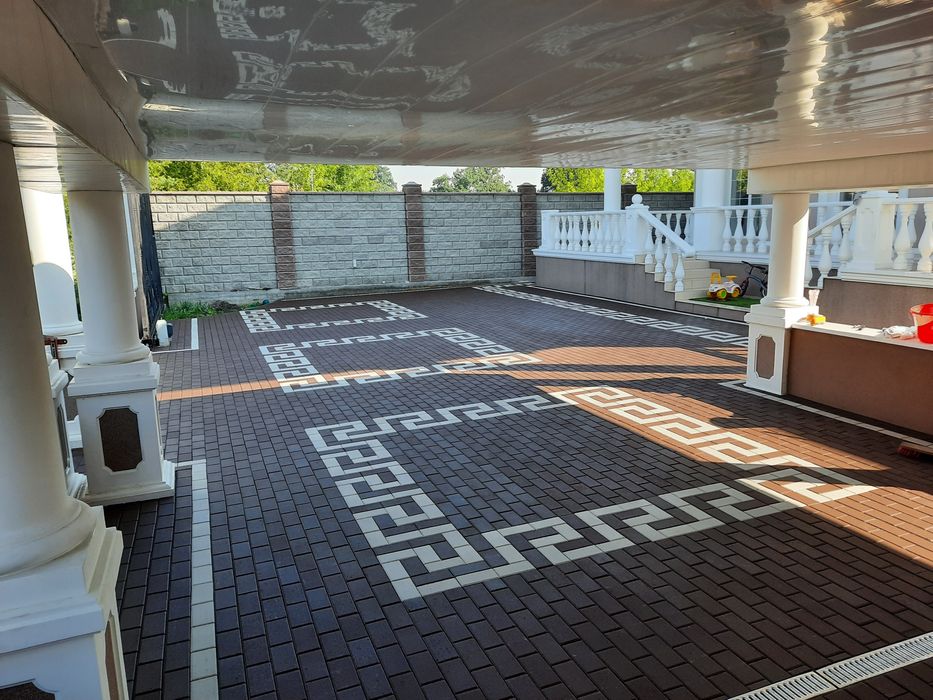 Укладка,тротуарної плитки бруківки.