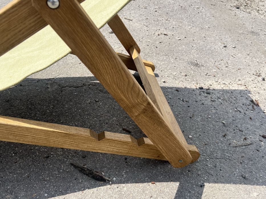 Шезлонг деревʼяний крісло лежак