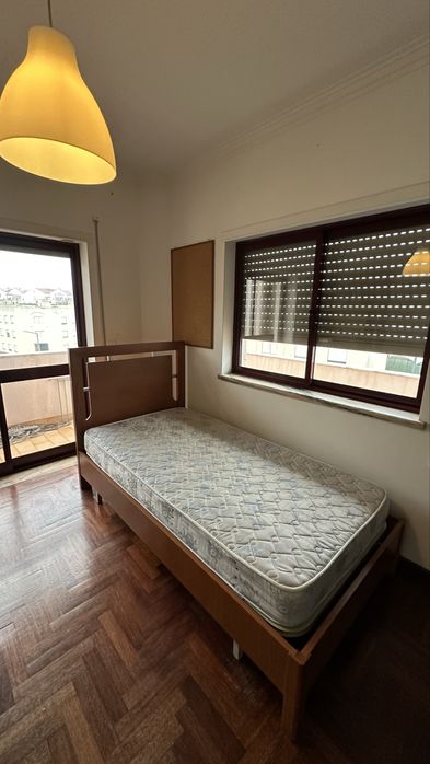 Cama Solteiro em Madeira + colchão