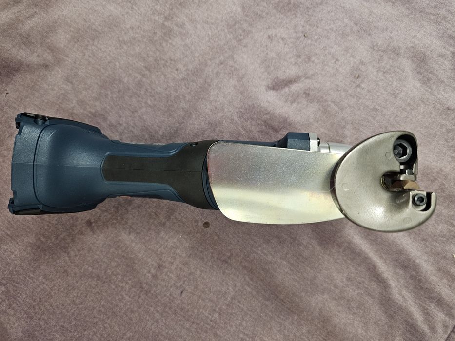 Akumulatorowe nożyce do cięcia blachy Bosch Professional GSC 18V-16E