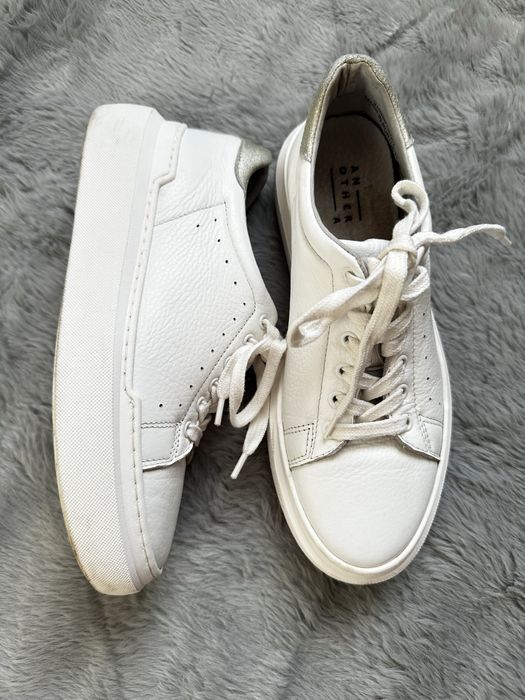 Кросівки шкіряні, жіночі, білі в гарному стані