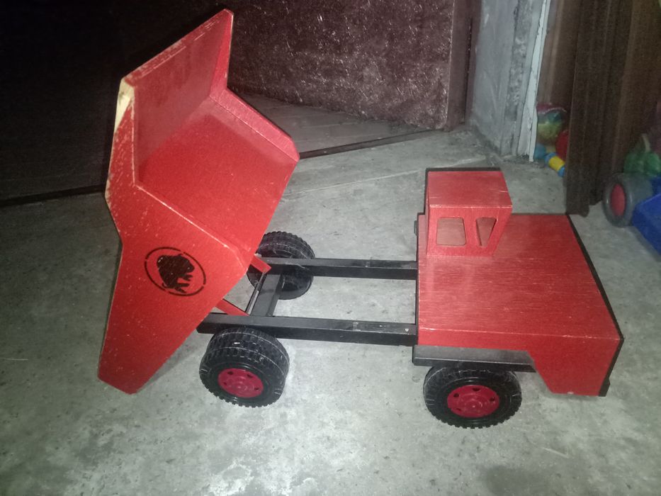 Ретро іграшка самосвал Білаз