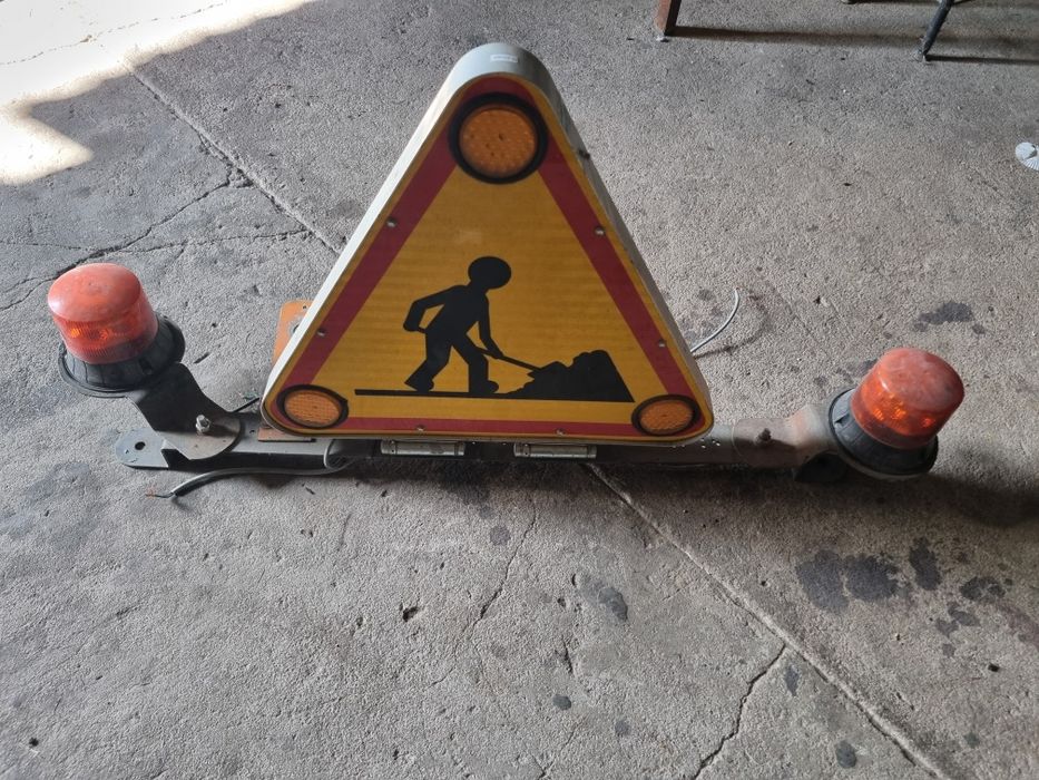 Znak roboty drogowe led duzy