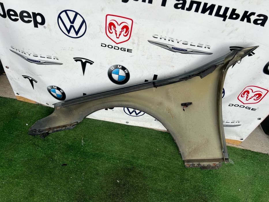 Крило переднє праве BMW E60  E61 ідеальний стан 530 535