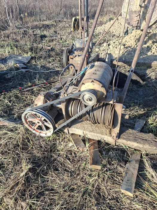 Установка для копання криниць.Електро бурова