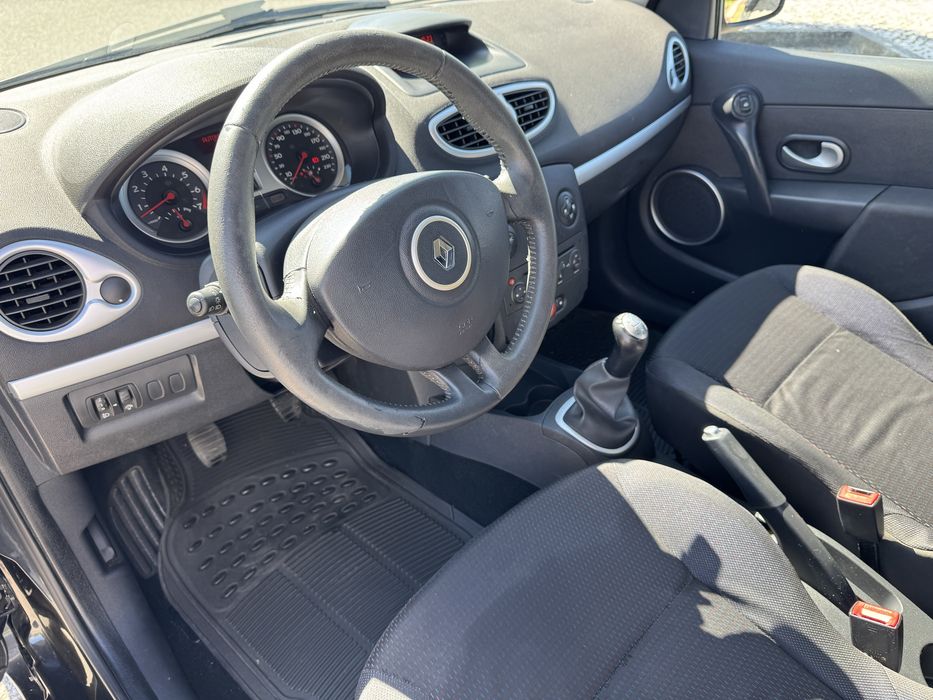 Renault Clio III 1.2 16v Authentique - 2008