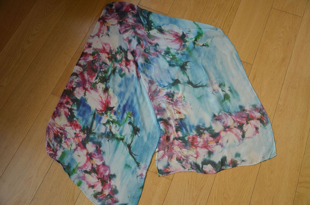 szal/chusta 100% Silk niebieskie kwiaty